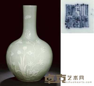 A celadon glazed bottle vase Tianqiuping 